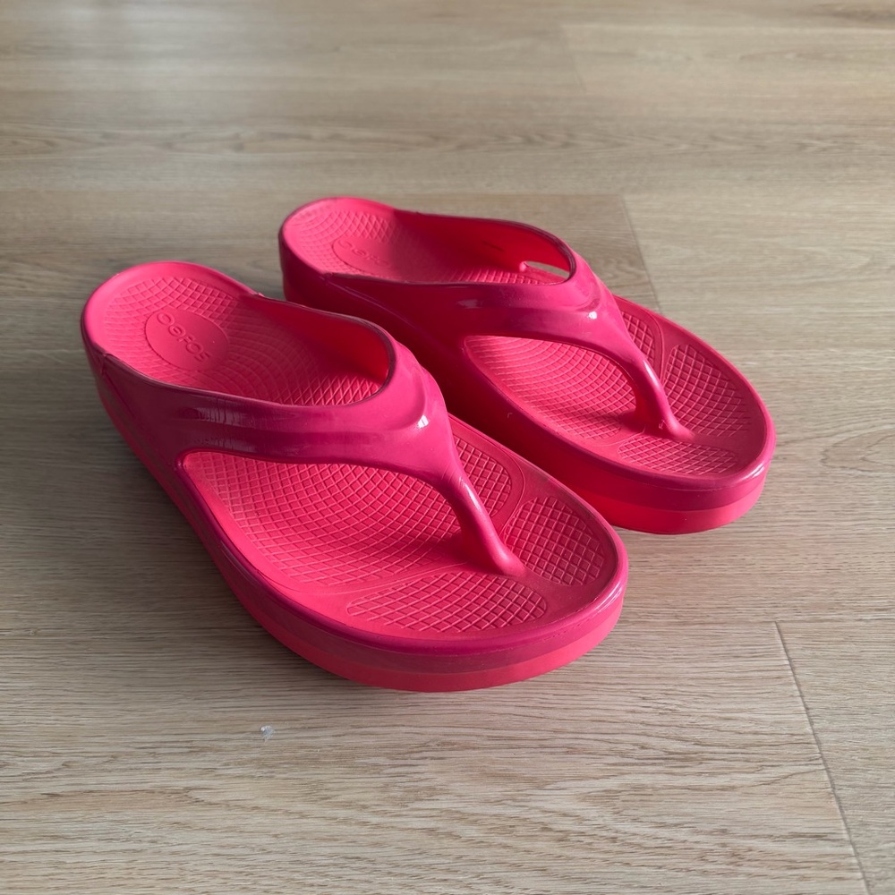 Oofos Women’s OOmega OOlala Sandal - Picture 2 of 8
